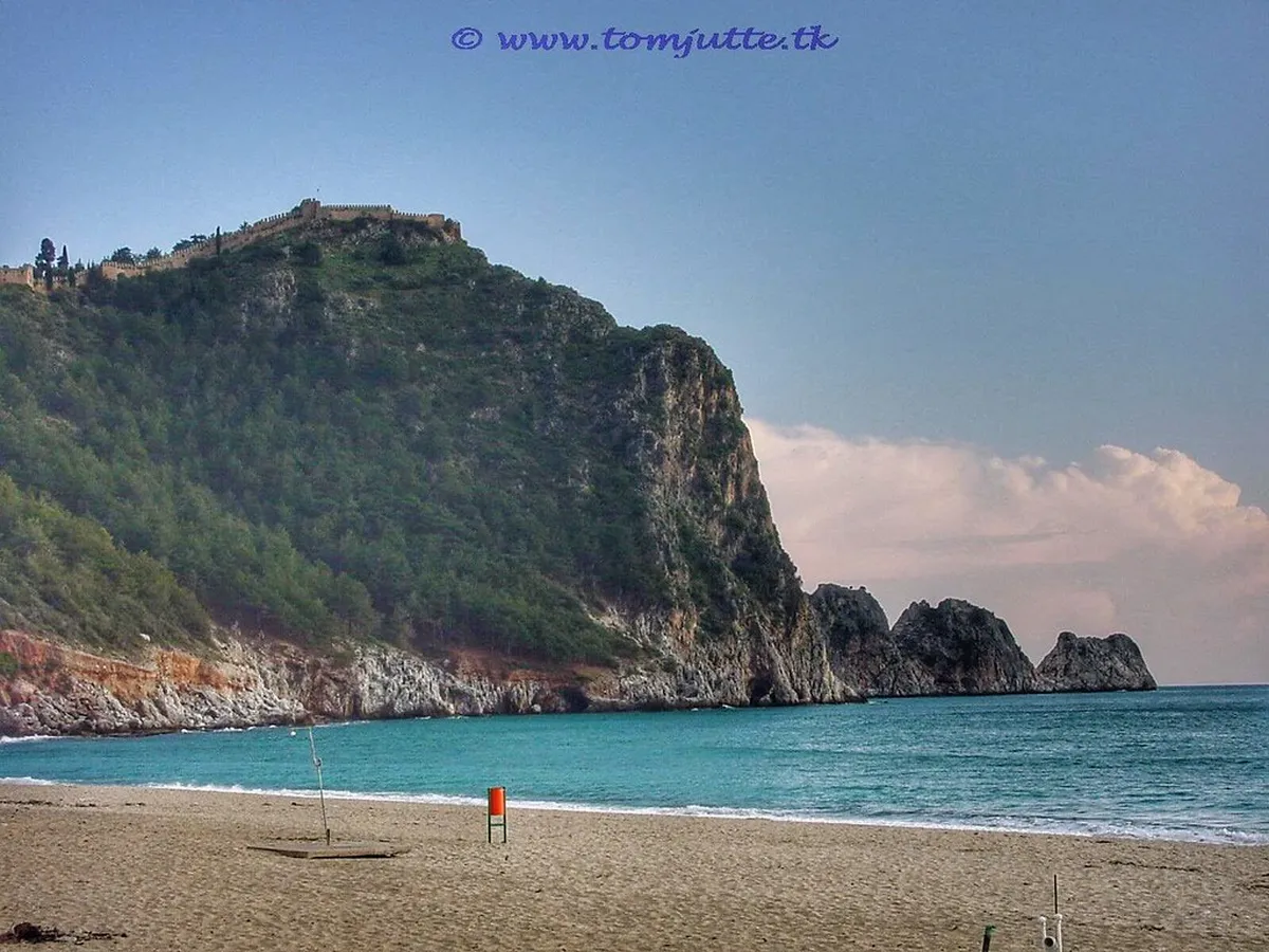 Alanya Beaches Guide 2025: Sun, Sand & Serenity