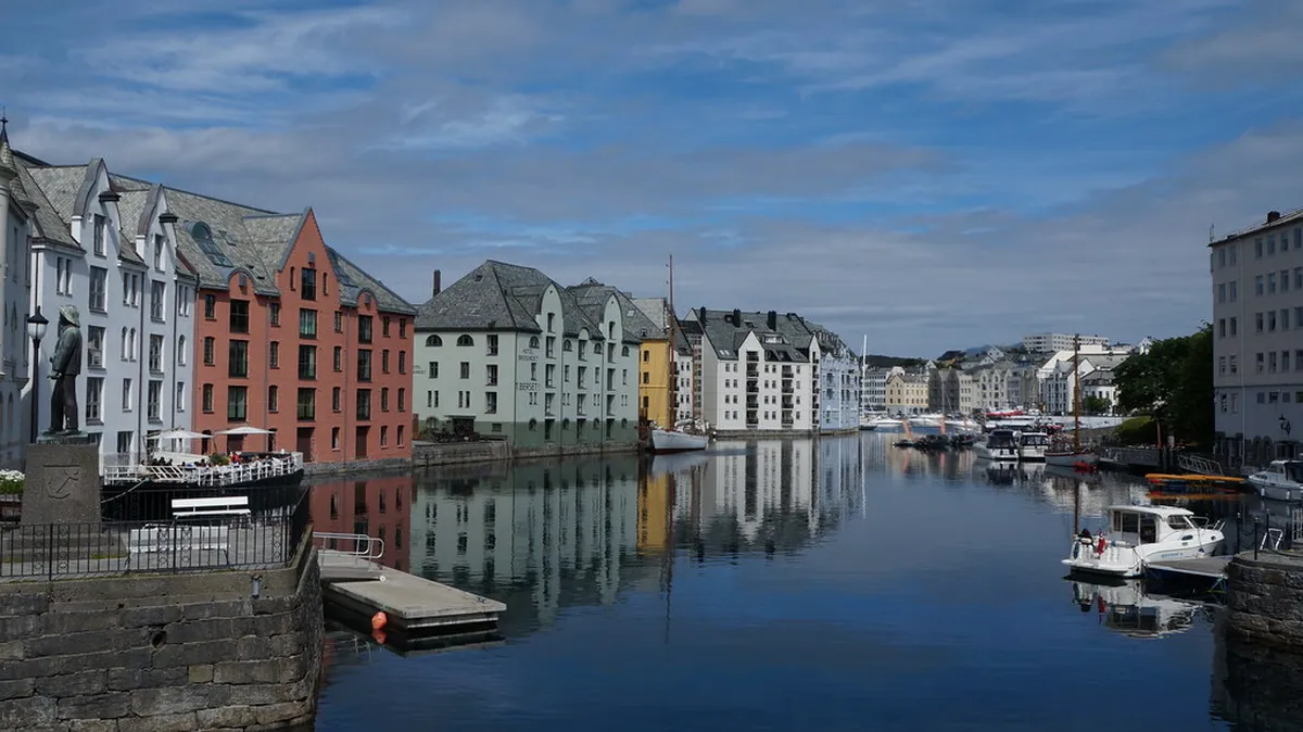 Apotekergata: Ålesund's Best Art Nouveau Street in 2025