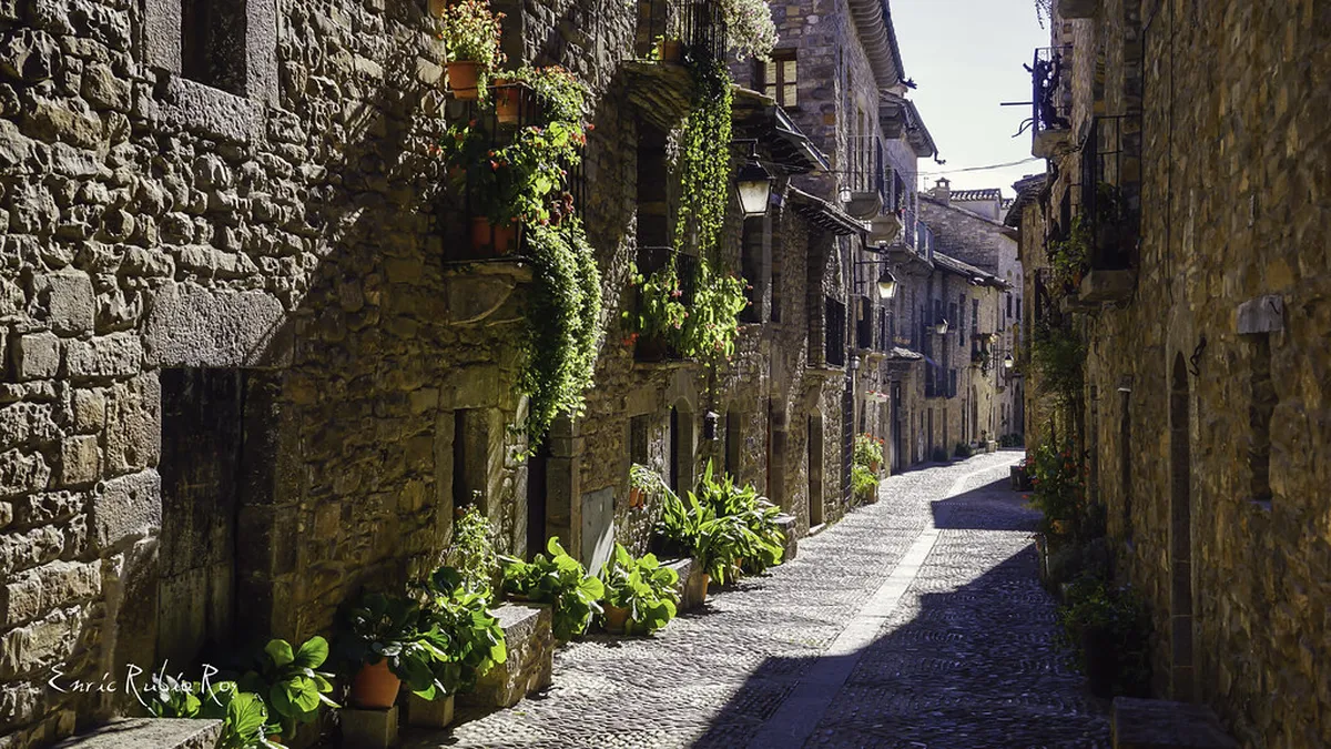 Aínsa Travel Planning Guide 2025: Explore Spain's Medieval Gem