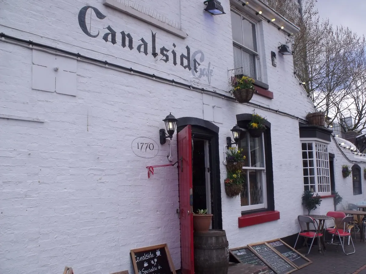 Birmingham Canal Walk Guide: Explore City's Waterways in 2025