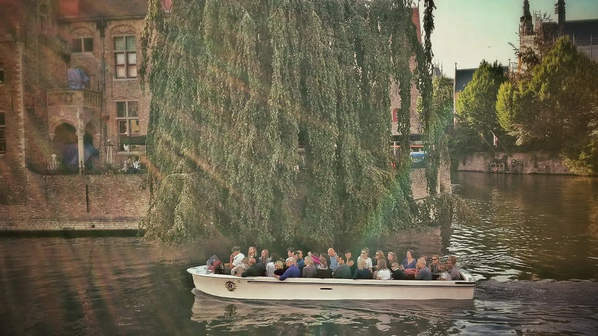 Bruges Canal Boat Tours 2025: Your Essential Guide
