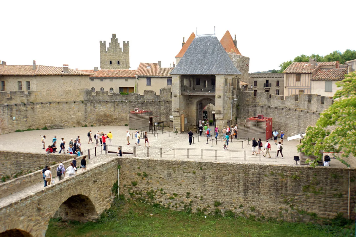 Château Comtal Opening Hours 2025: Plan Your Visit