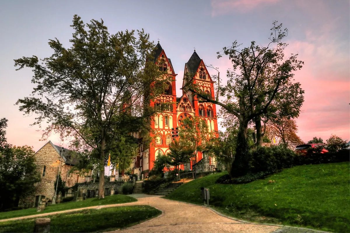 Distinctive Architectural Elements in Bergen's Buildings