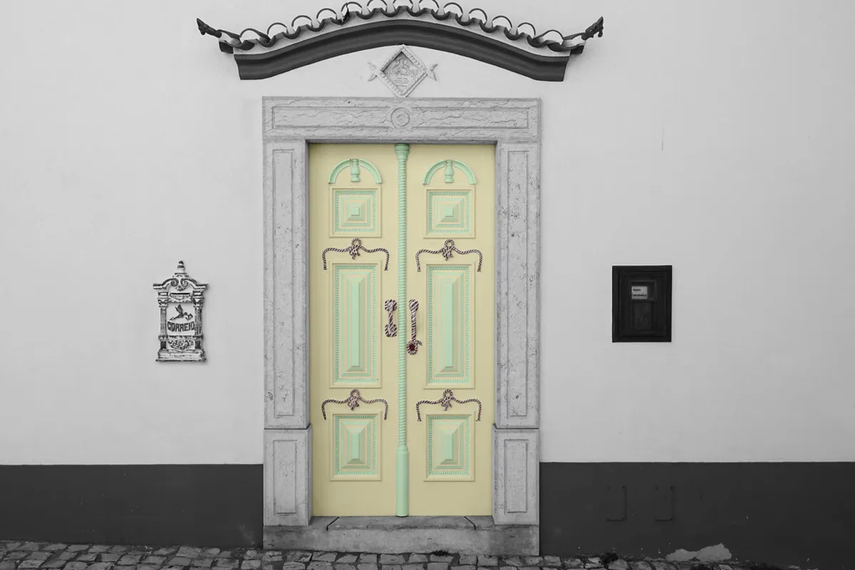 Ericeira Nightlife Guide: Best Bars, Clubs & Tips 2025