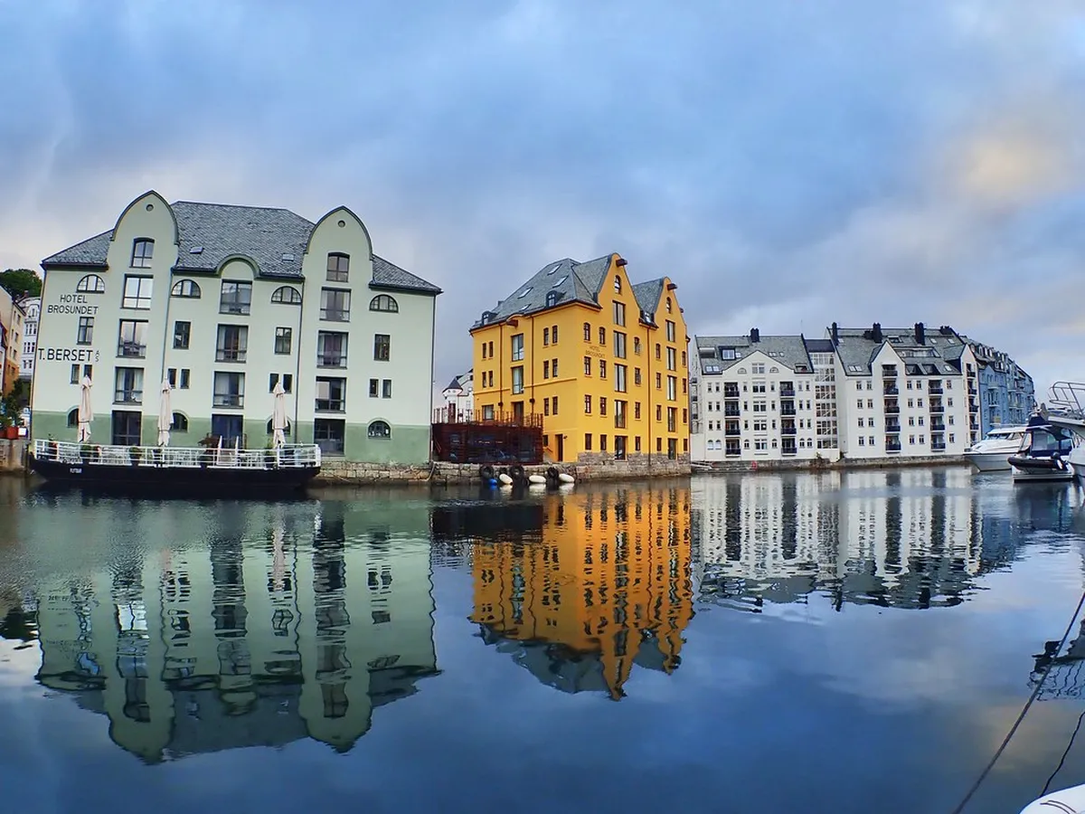 Explore Ålesund City Center Buildings: A 2025 Guide