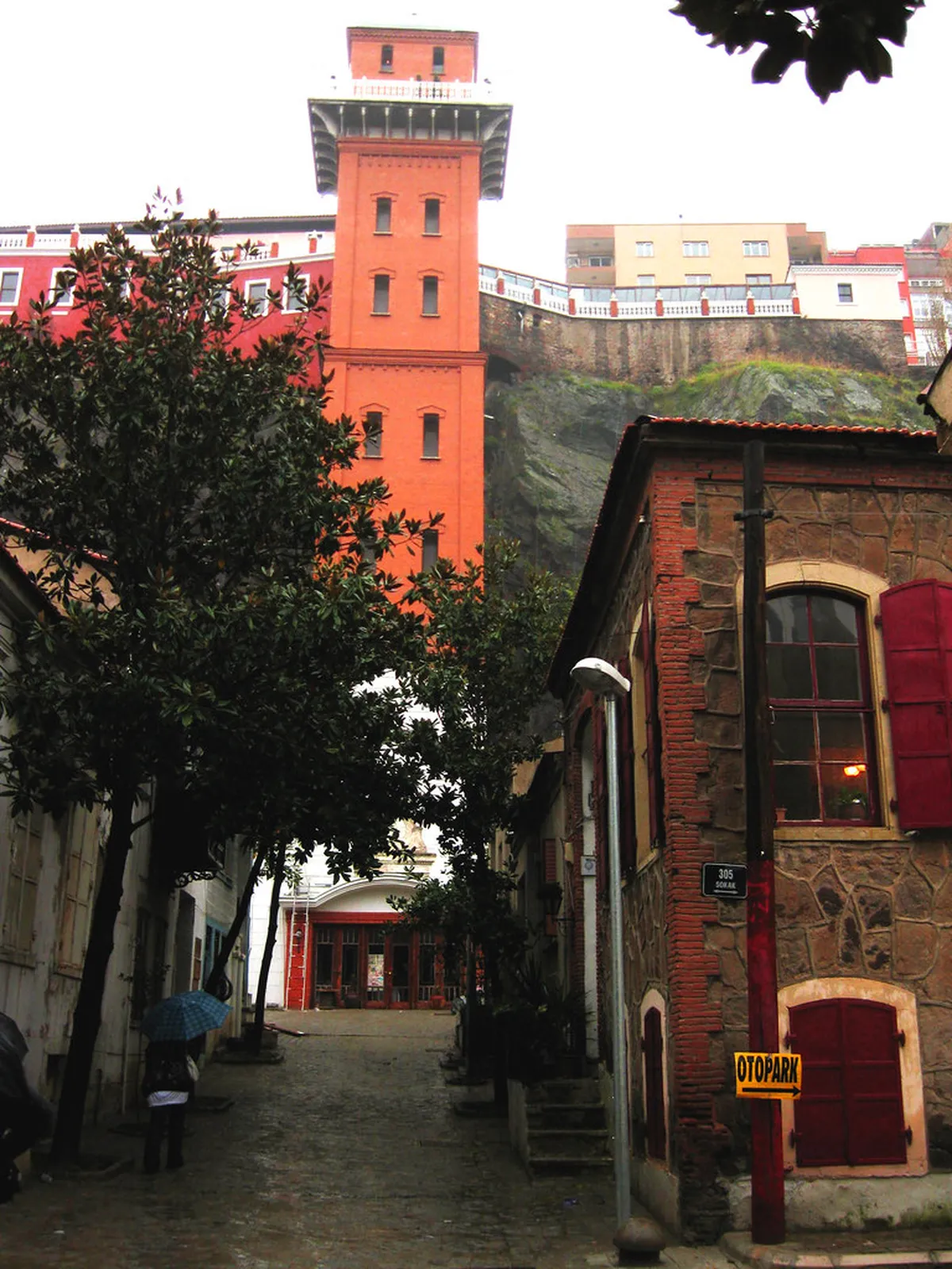 Getting Around İzmir Easily: Your 2025 Transportation Guide