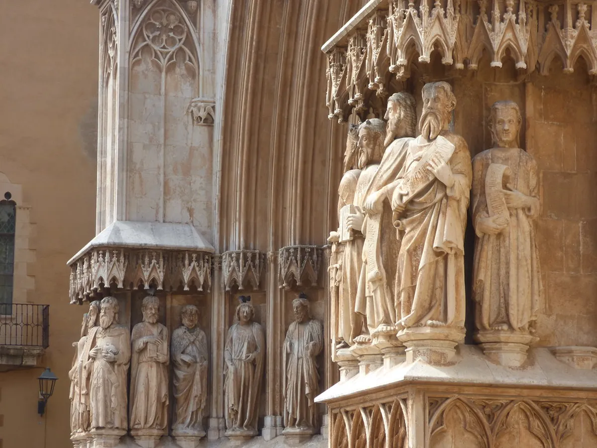 Girona Walking Tour Guide: Explore History on Foot