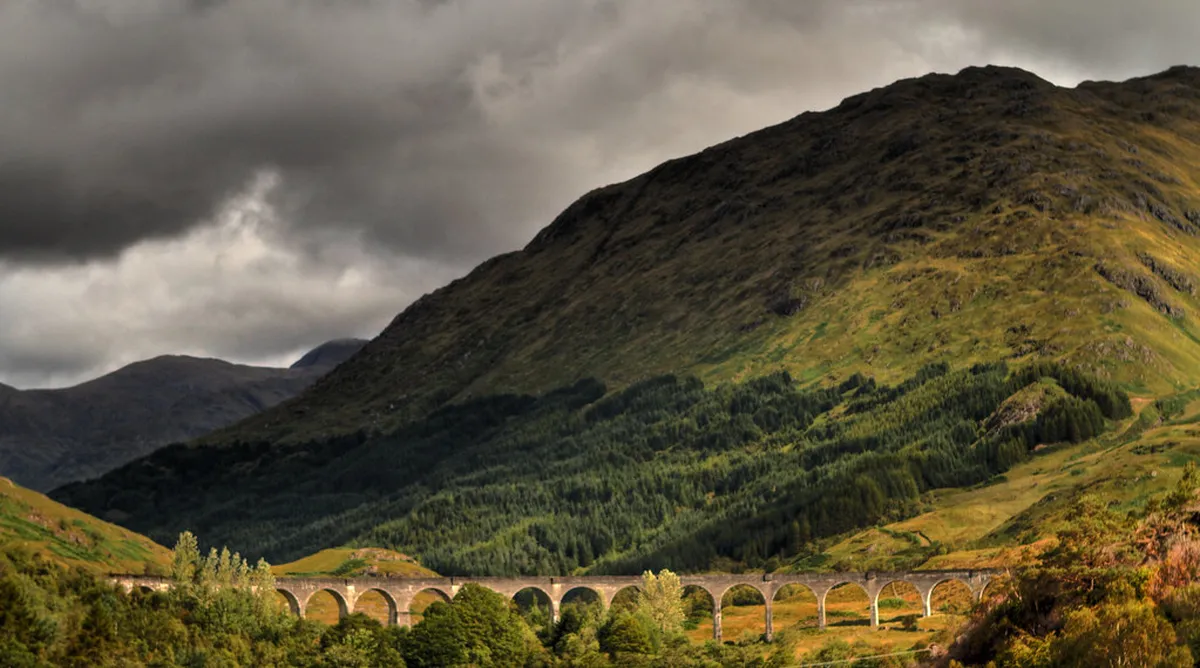 Glenfinnan Viaduct Parking Guide 2025: Fort William Tips