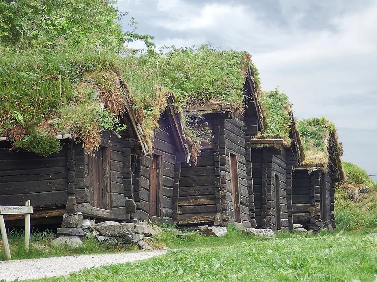 Historic Wooden Buildings Trondheim Guide 2025