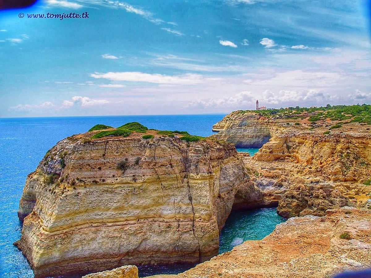 How to Get Around Carvoeiro: Your 2025 Transportation Guide
