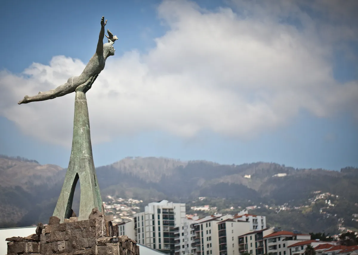 How to Get Around Funchal: Your 2025 Transport Guide