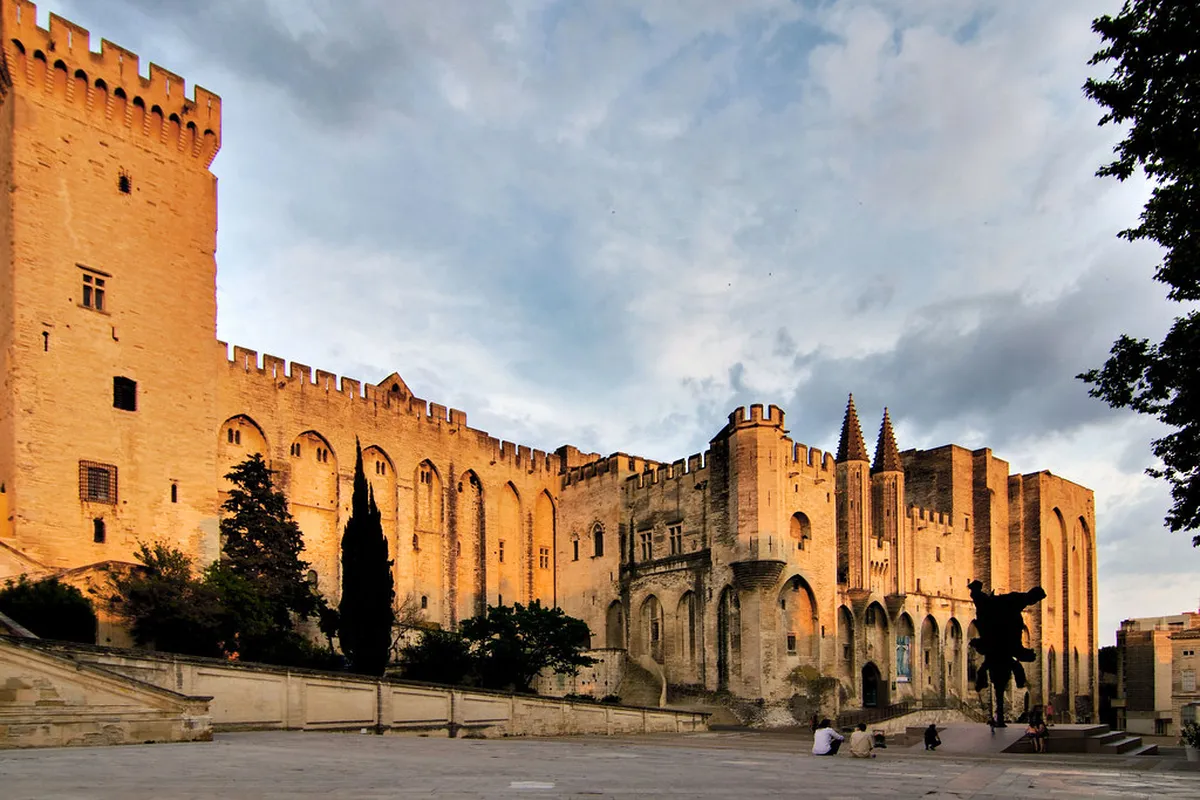 How to Visit Palais des Papes: A Complete 2026 Guide