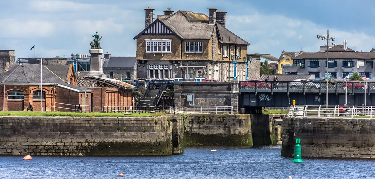 Limerick Walking Tour Guide: Discover City Gems on Foot