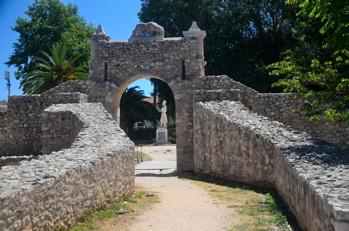Nafplio Old Town Walking Tour 2025: Explore Historic Greece