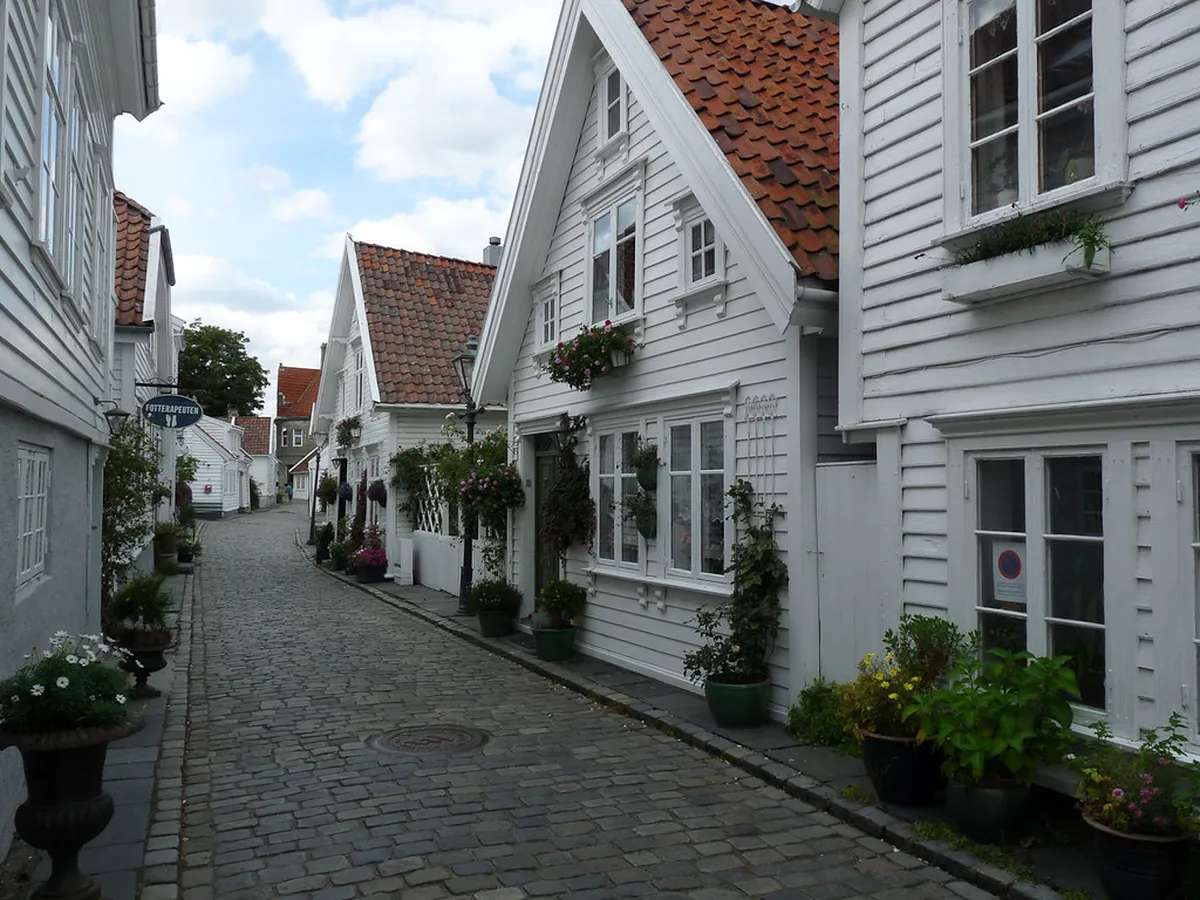 Explore Old Stavanger Architecture: A Historic Guide