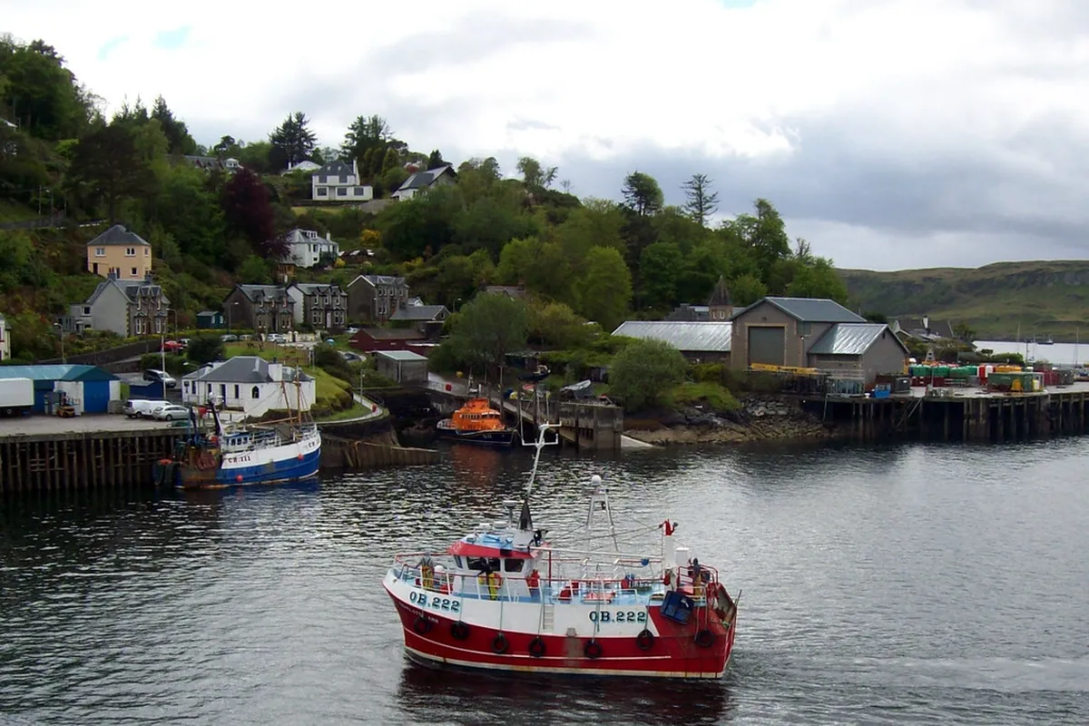 What to Pack for Oban: Your Essential 2025 Scotland Guide
