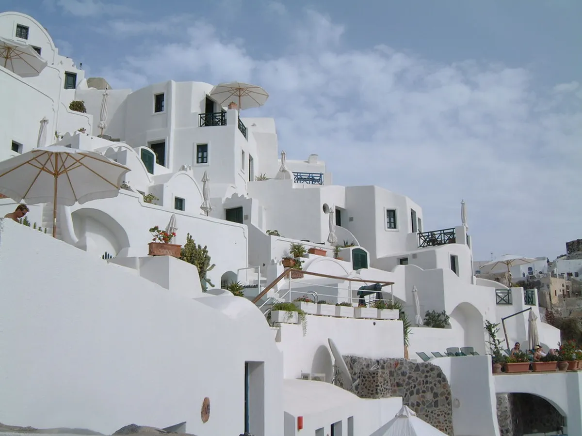 Where to Stay in Oia, Greece: Your 2025 Accommodation Guide