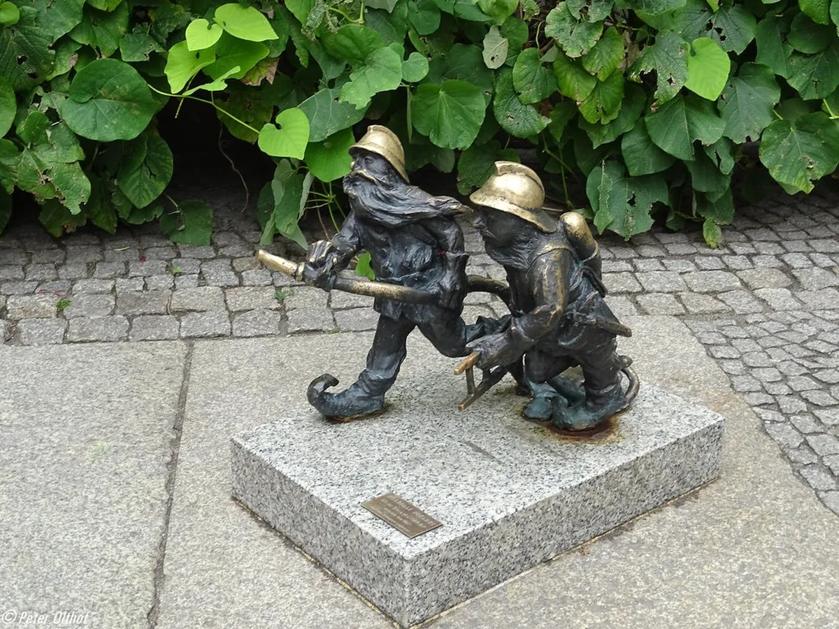 Wrocław Dwarf Hunt Guide: Discover Charming Statues in 2025